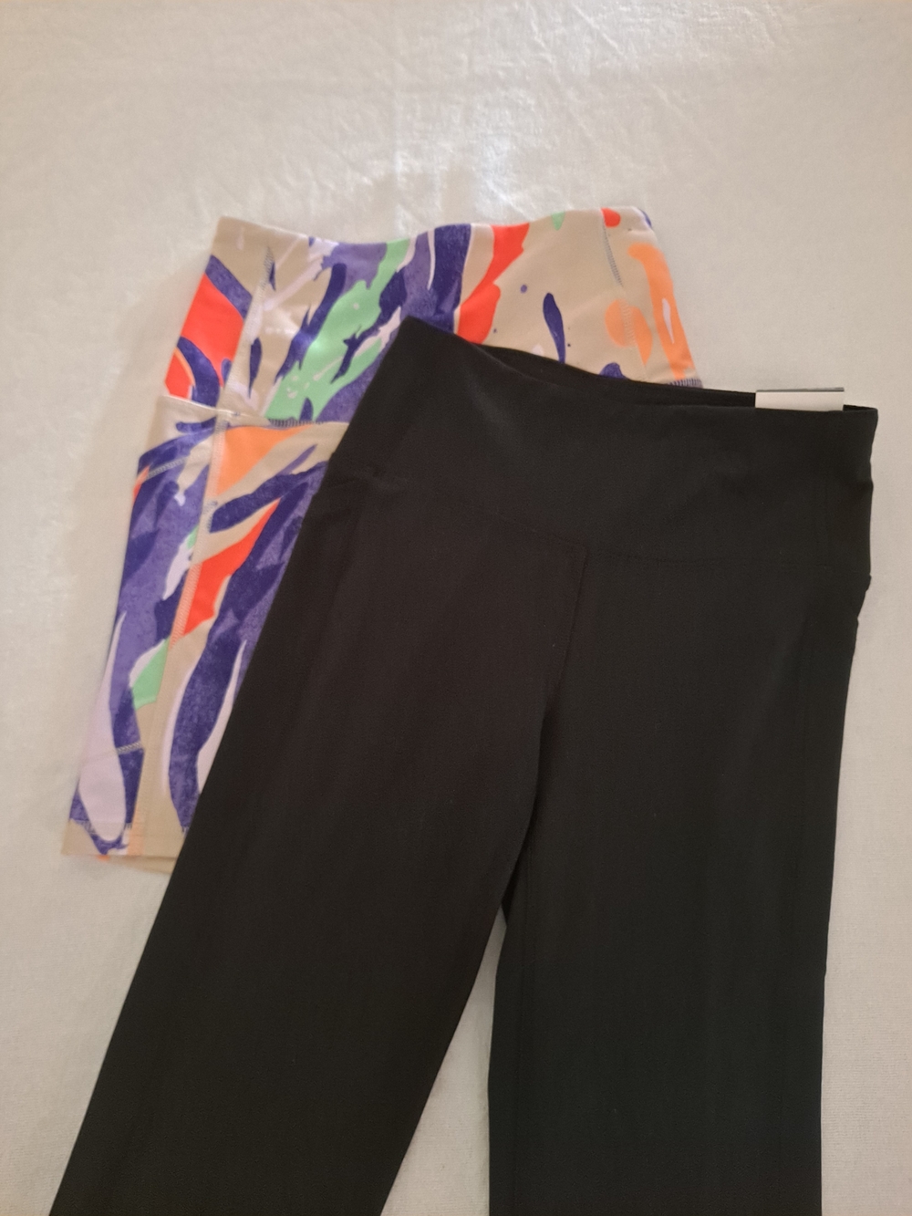DSG Black High Rise  Crop Pants &  Multicolor Abstract High Rise Bike Shorts XS